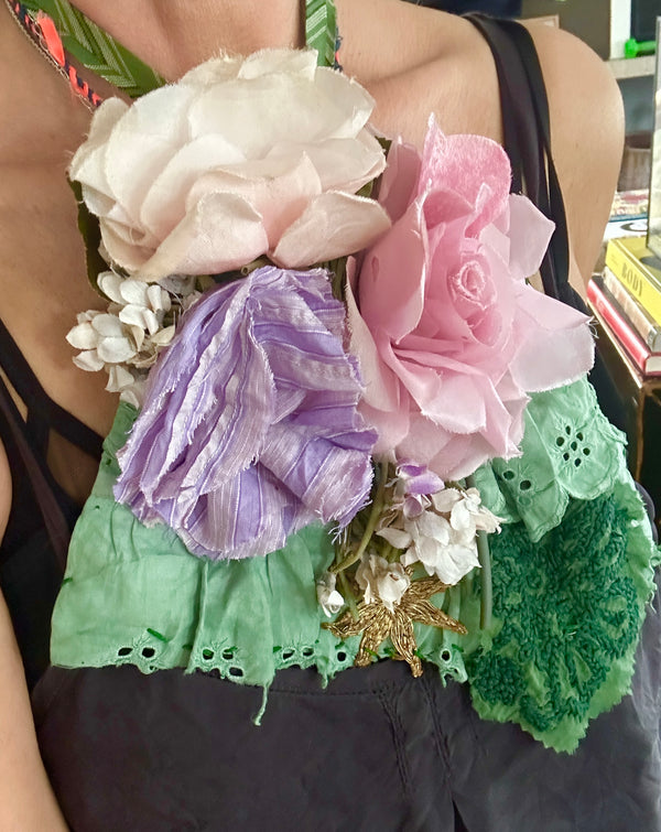 Flower bomb with star - Cecil & Gunn Collections