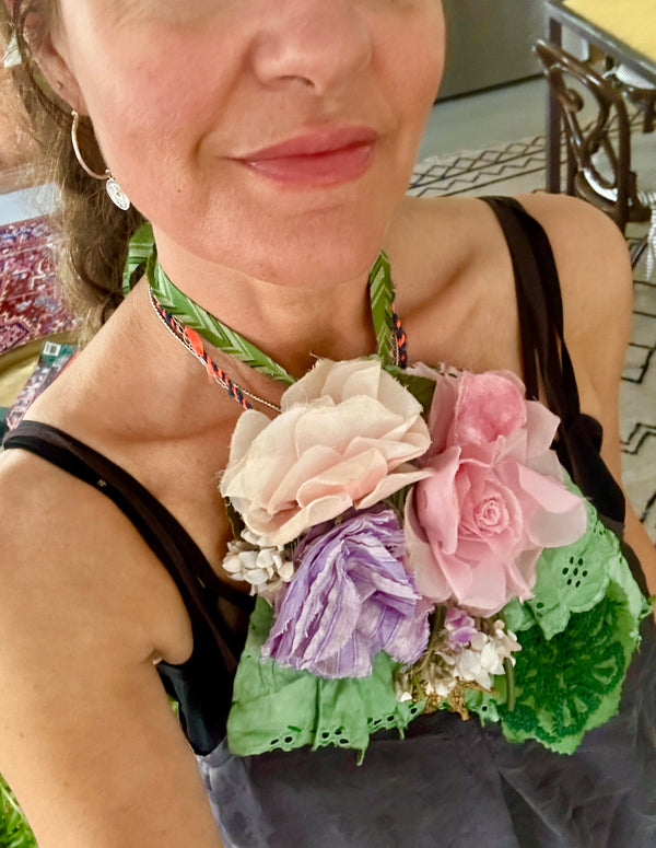 Flower bomb with star - Cecil & Gunn Collections
