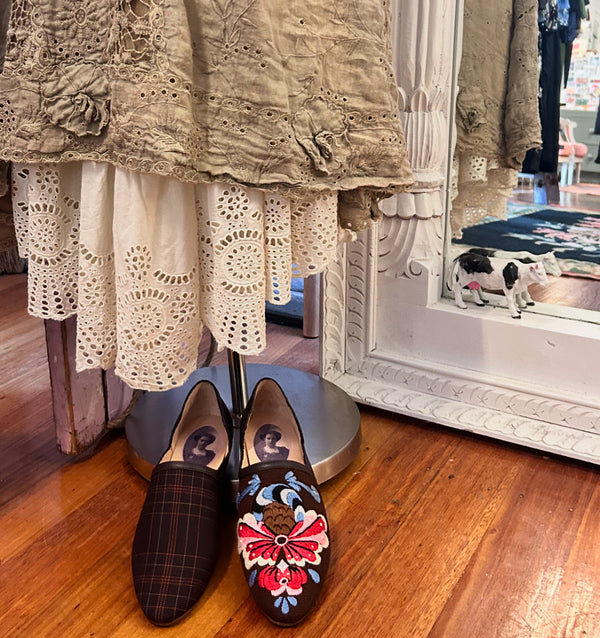 Circular by M.A.Dainty in choc/flowers - Cecil & Gunn Collections