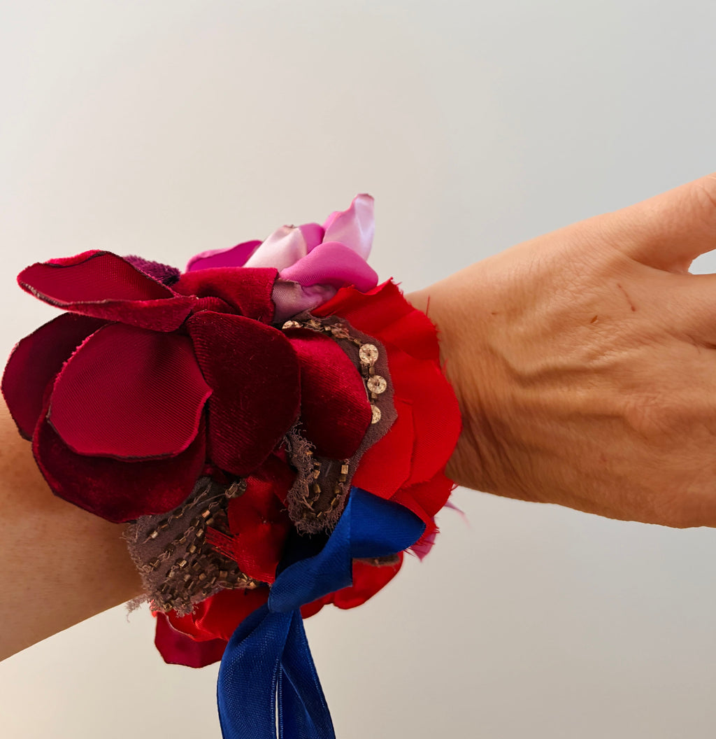 Cecil and Gunn - Flower Bomb - Sir Cuffs Alot Blushes - Cecil and Gunn