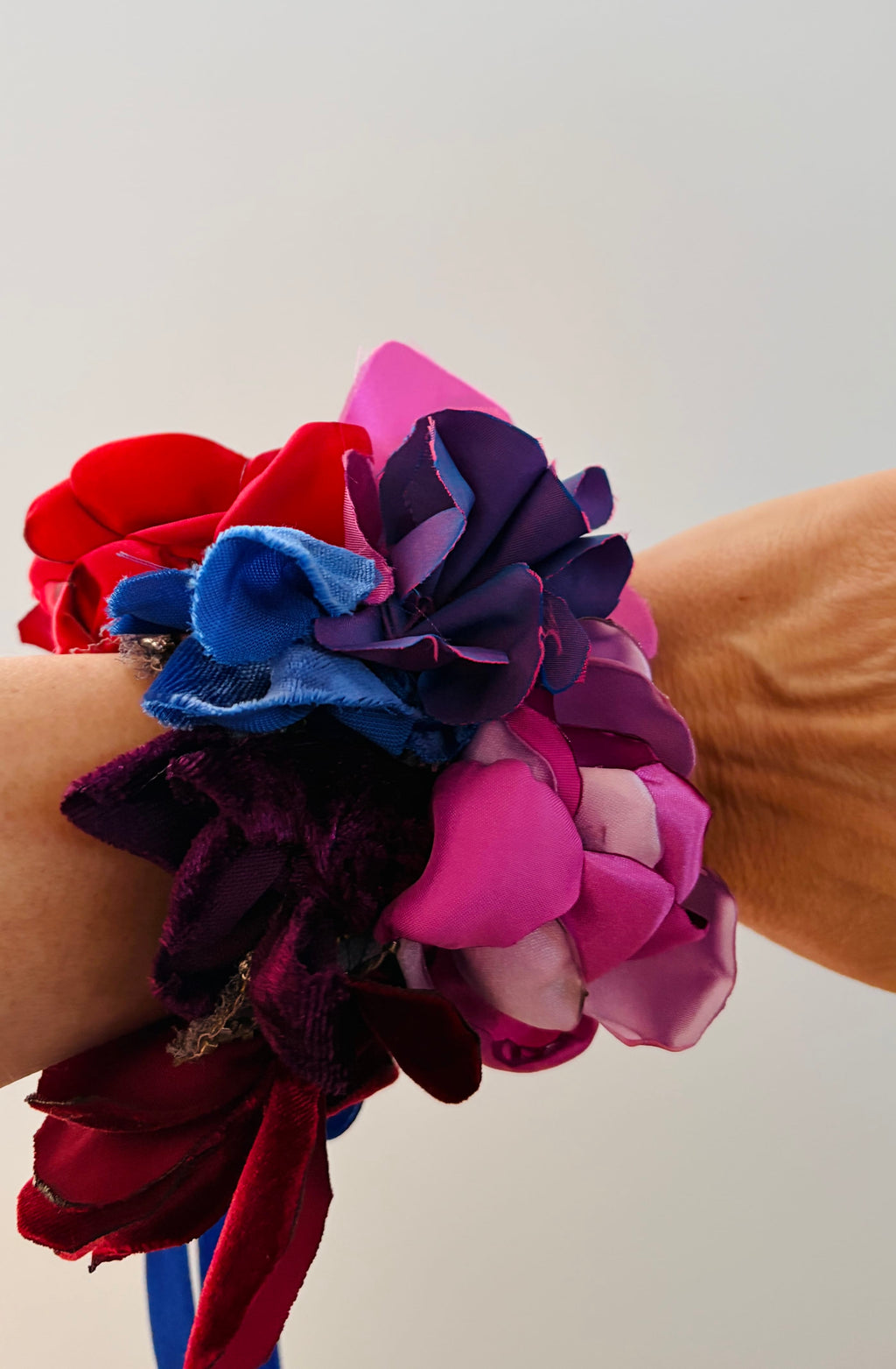 Cecil and Gunn - Flower Bomb - Sir Cuffs Alot Blushes - Cecil and Gunn