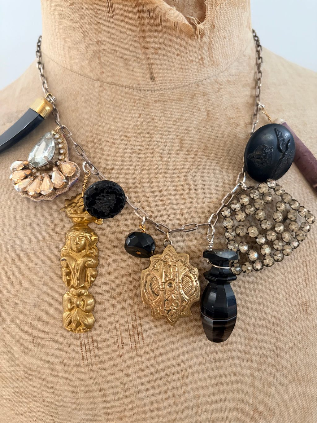 Cecil and Gunn - Necklace - A shield for you - Cecil and Gunn