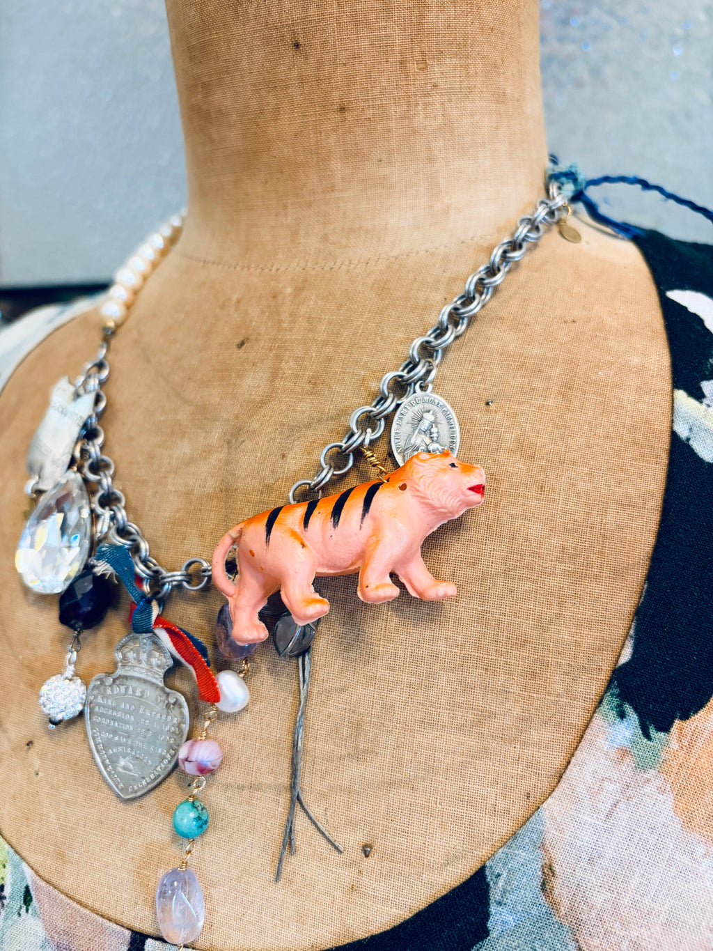 Cecil and Gunn - Necklace - Tiger on a wire - Cecil and Gunn