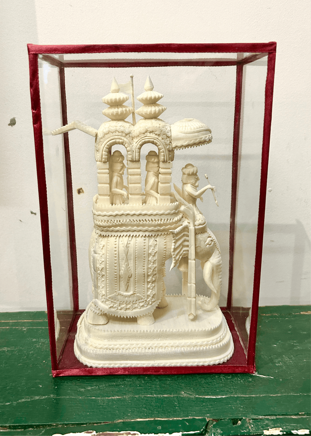 Cecil & Gunn Collections - Objects - Indian Scene in glass case - Cecil and Gunn