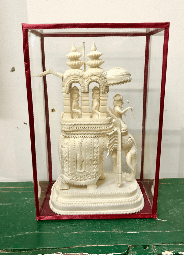 Cecil & Gunn Collections - Objects - Indian Scene in glass case - Cecil and Gunn